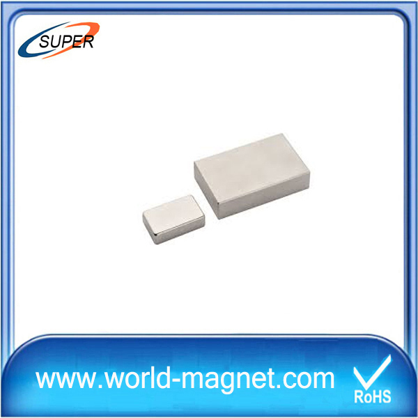 Rare earth permanent magnet with high magnetic performances