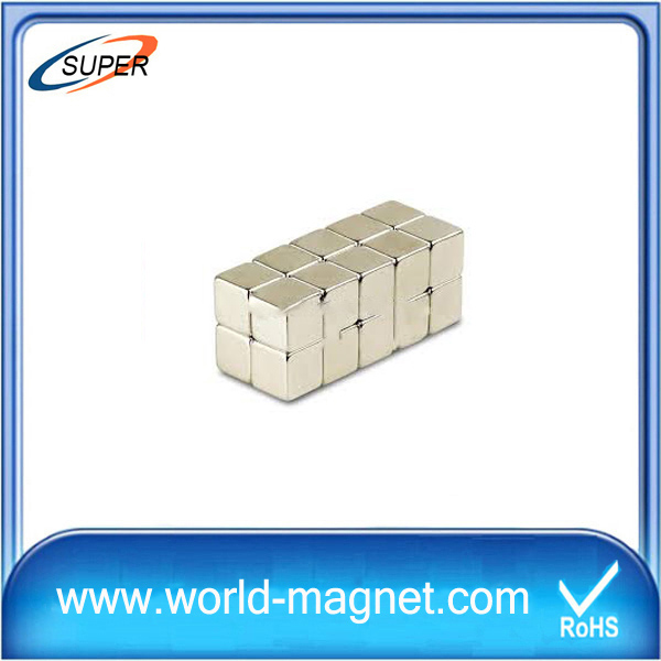 Rare earth permanent magnet with high magnetic performances